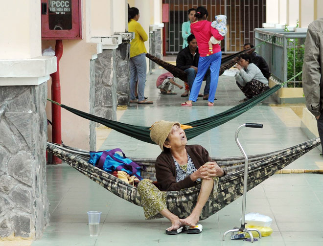 Bão Trâu Mộng thành nghé con, người SG cười tươi trở về nhà